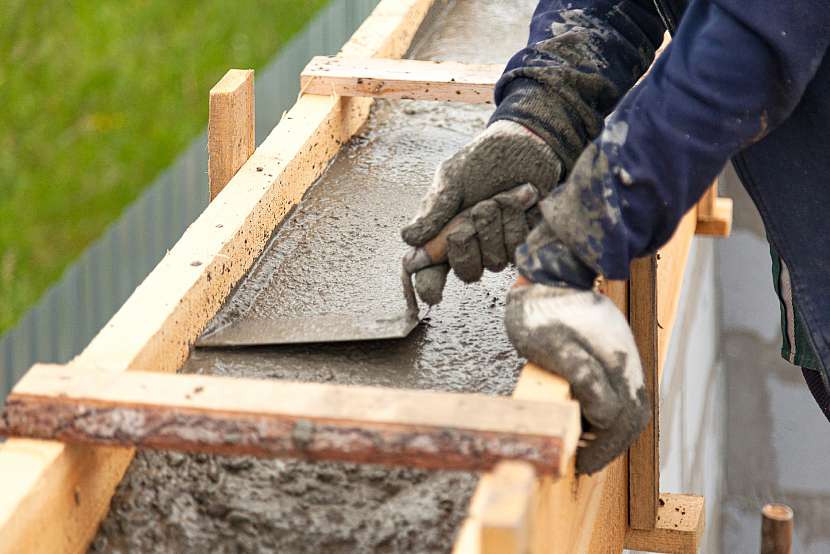 Ochranu betonu před mrazem řešíme hlavně na podzim a na jaře (Zdroj: Depositphotos (https://cz.depositphotos.com))