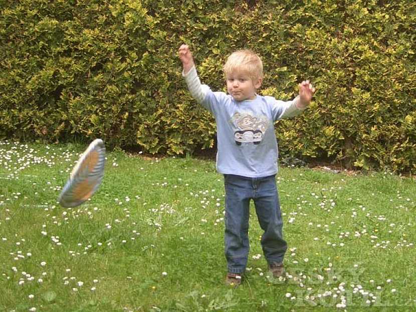 Návod na látkové frisbee pro malé děti