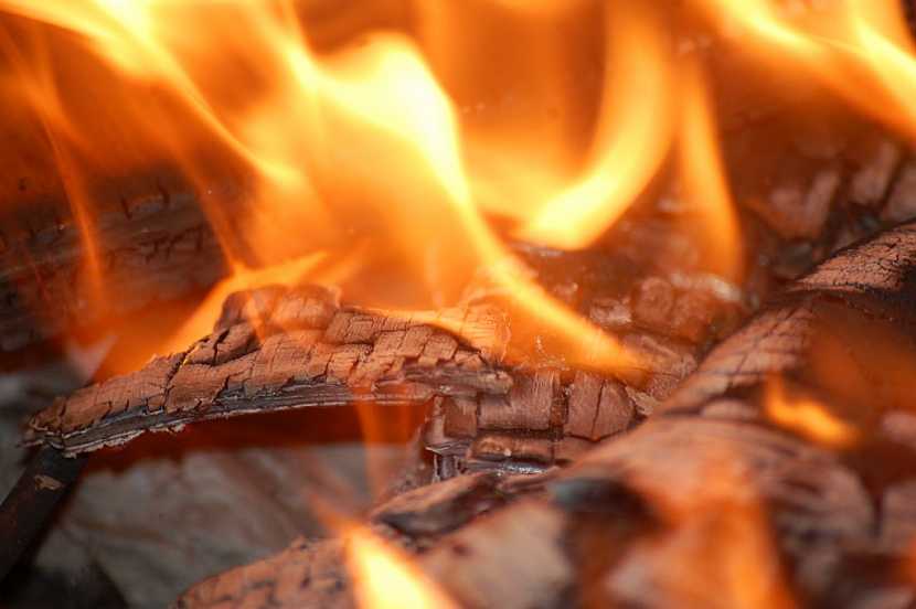 KNAUF zve odbornou i širokou veřejnost na výjimečnou ukázku pálení dřevostavby