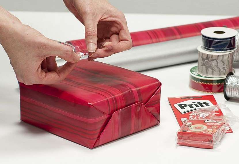Balení dárků se blíží - lepící páska značky Pritt