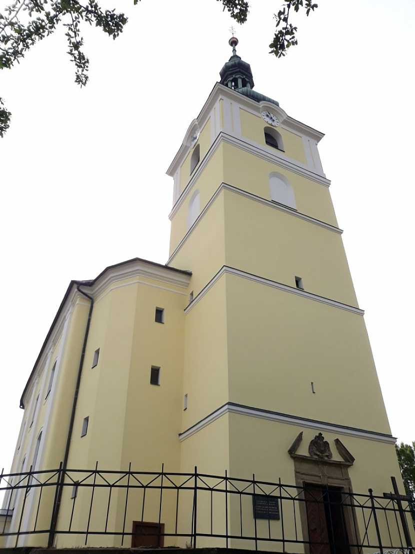 Kostel ve Velkém Týnci má novou fasádu