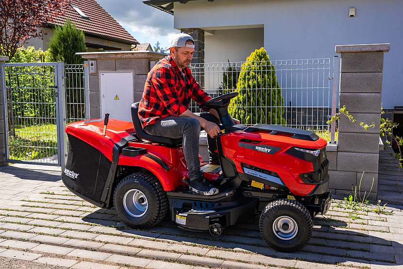 U zahradního traktůrku zvládnete výměnu oleje sami