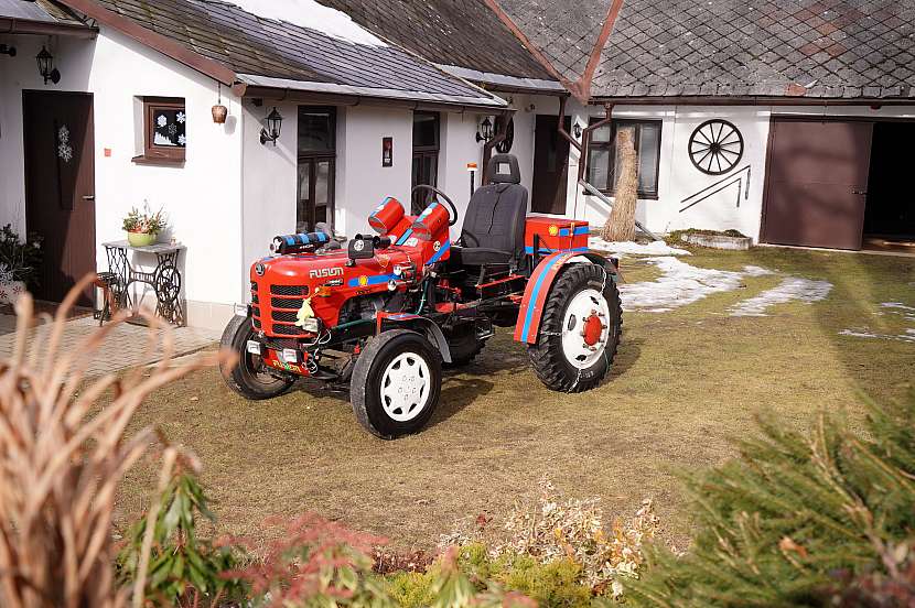 Návod na stavbu traktoru nakladače s reprobednami (Zdroj: Prima DOMA MEDIA, s.r.o.)