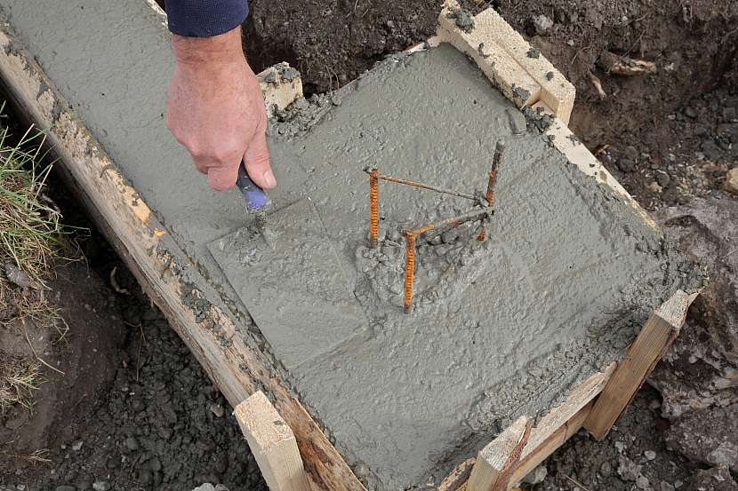 Příprava "šalunku" z betonu