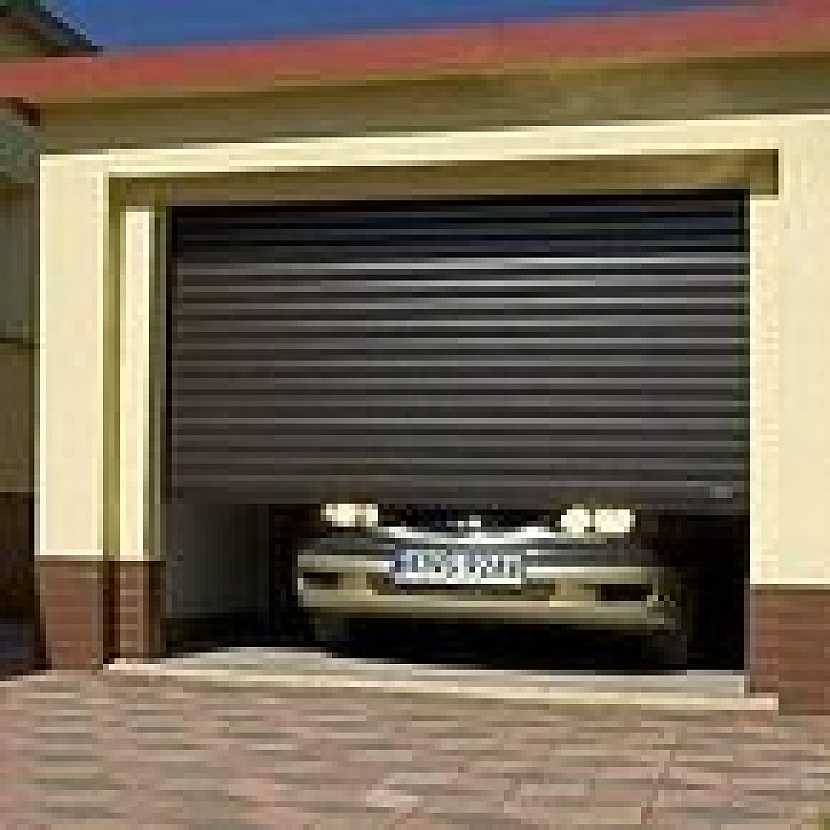 Vjezd do garáže chrání kvalitní vrata