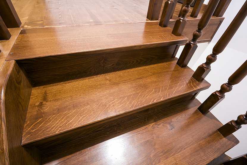 Dřevěné schodové nášlapy mají svá specifika (Zdroj: ISPAS)