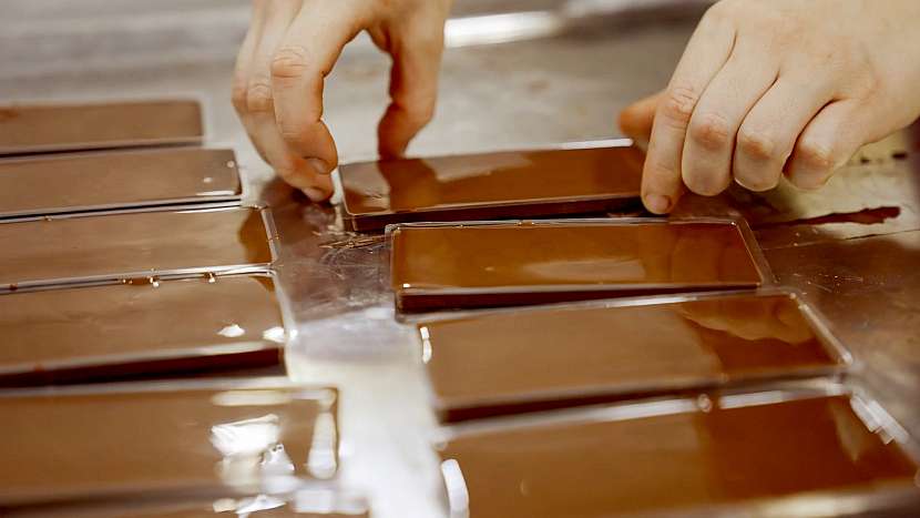 Vylité čokolády se odnesou do chladícího boxu