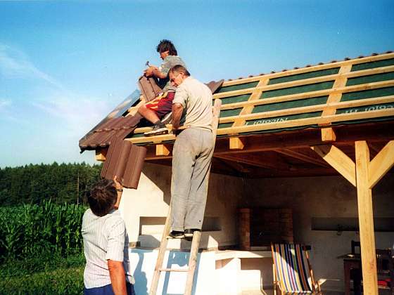 otevřít: Stavba zahradní kuchyně – 2. díl: Důraz na dřevěnou konstrukci, střechu a krb
