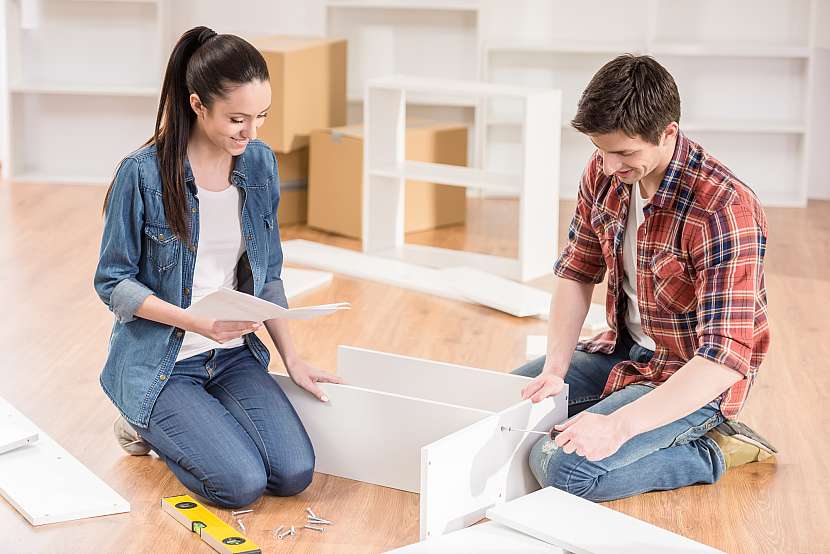 Rozebíratelné nábytkové spoje umožňují snadné rozebrání i znovusložení nábytku (Zdroj: Depositphotos (https://cz.depositphotos.com))