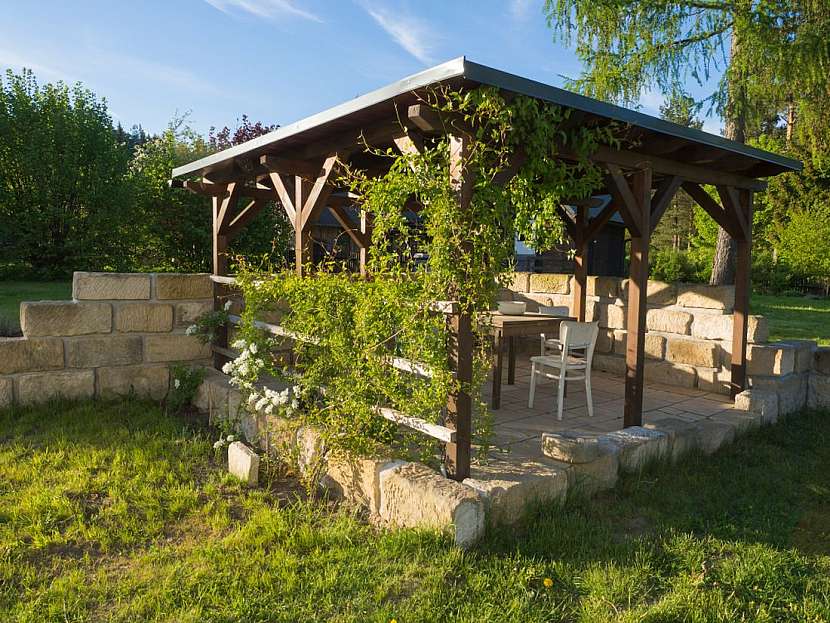 Pergola &#8211; jak a z čeho postavit zahradní posezení