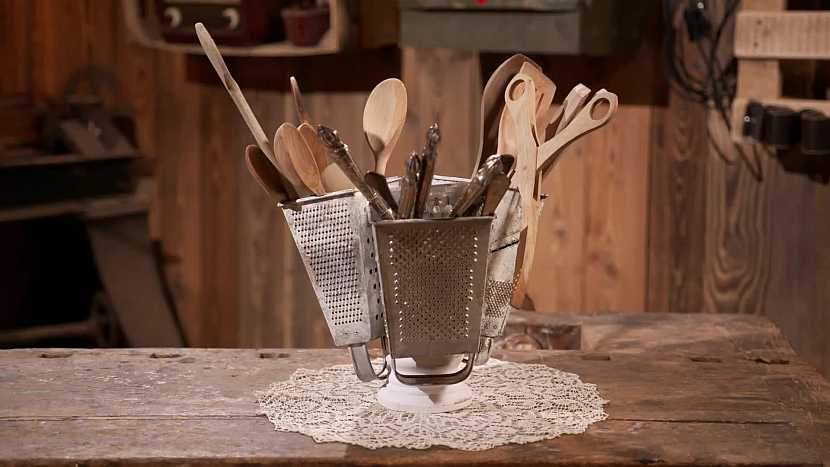 Vyrobte si originální držák na kuchyňské náčiní ze struhadla (Zdroj: Prima DOMA)