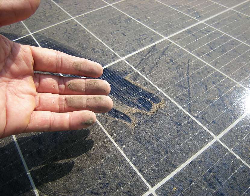 Solární panely jsou nejvíce znečištěné prachem, pylem, sazemi a výkaly ptáků