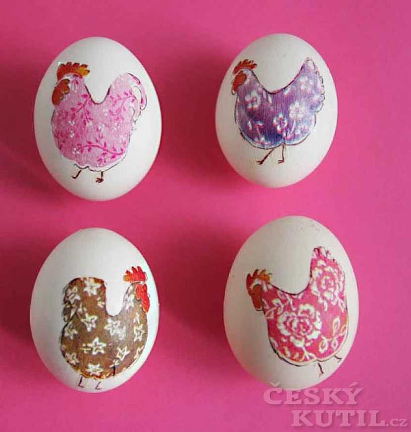 Veselá slepičárna – zdobení velikonočních vajíček ubrousky (dekupáž)