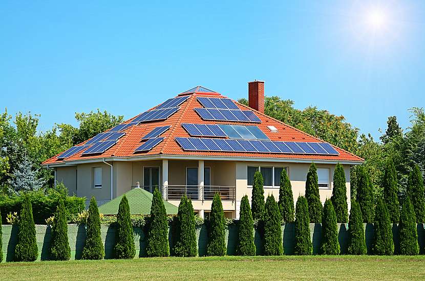 Je pořízení fotovoltaiky výhodné? (Zdroj: Depositphotos (https://cz.depositphotos.com))