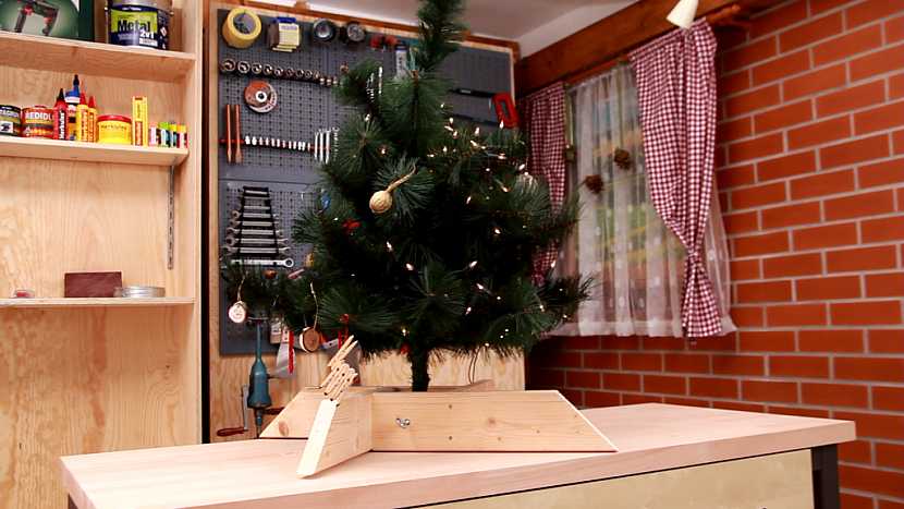 Vyrobte si stojánek na vánoční stromek (Zdroj: Prima DOMA)