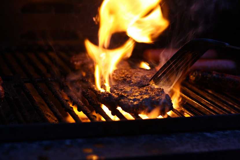 Lidé se nejčastěji popálí ohněm a vařícími tekutinami