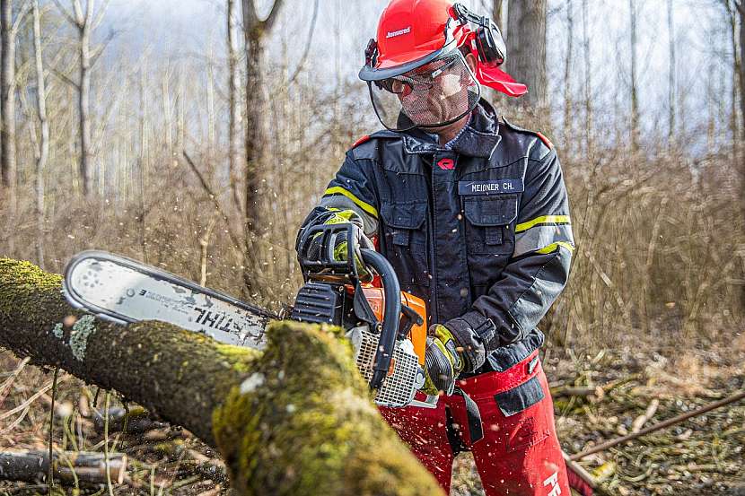 Motorová pila potěší nejednoho kutila