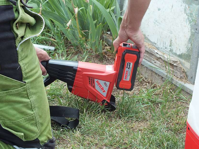 Pro aku nářadí na zahradu můžete využít přenosnou baterii