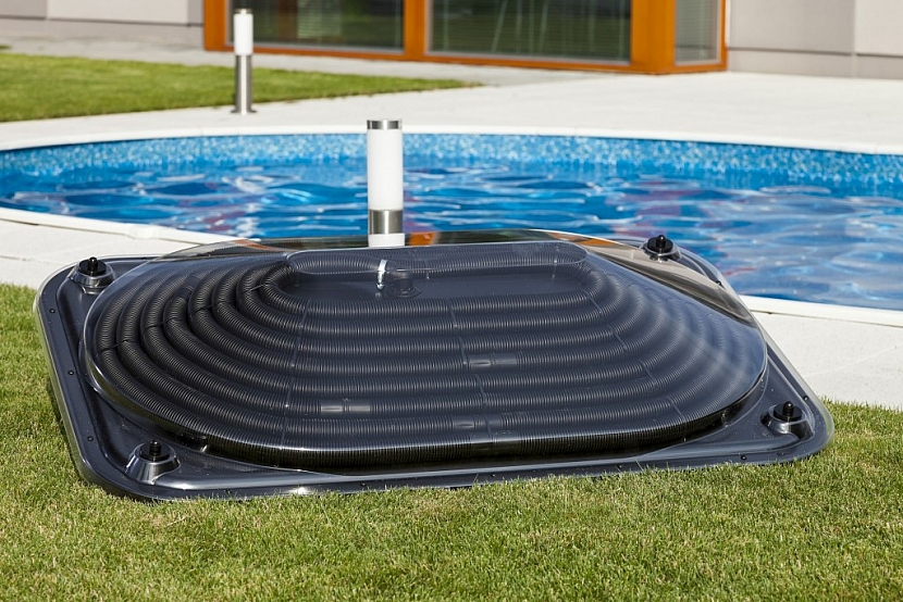 Solární ohřev zajistí teplejší vodu v bazénu ve dnech, kdy může využívat tepelnou energii ze slunce