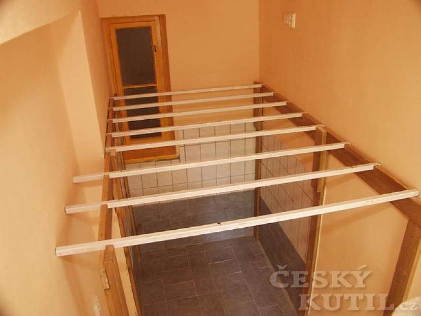 Jak vyrobit patro do malého pokoje?