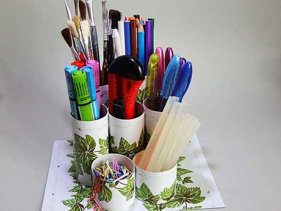 Stojan na tužky z recyklovaného materiálu