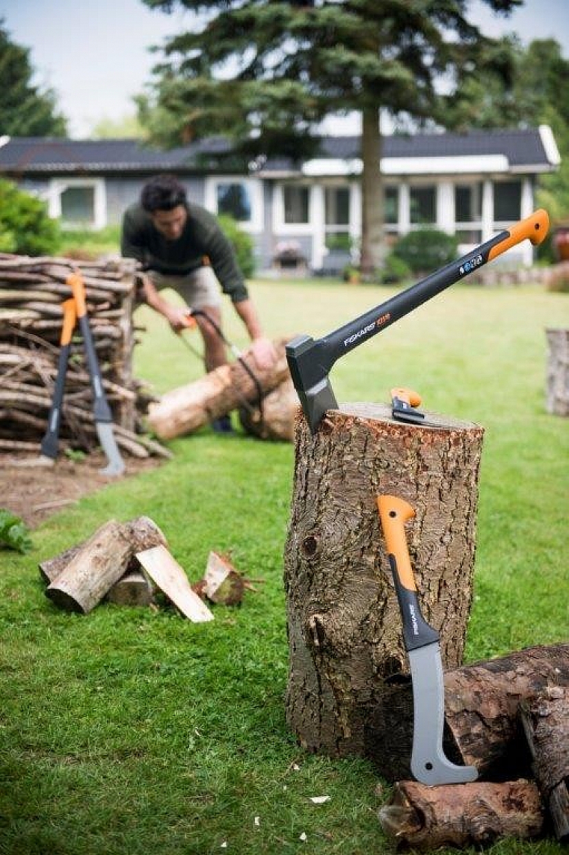 S Fiskarsem WoodXpert™ může být dřevorubcem každý