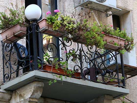 Balkon na sever nemusí být odsouzen k smutnému vzhledu bez zeleně 