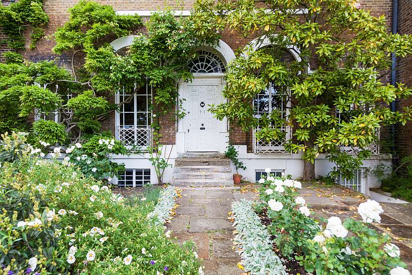 Anglická zahrada může vyrůst za naším domem (Zdroj: Depositphotos (https://cz.depositphotos.com))