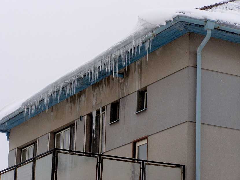 Sníh na střeše: Prověřte svou nemovitost dřív, než ji prověří opravdová zima!