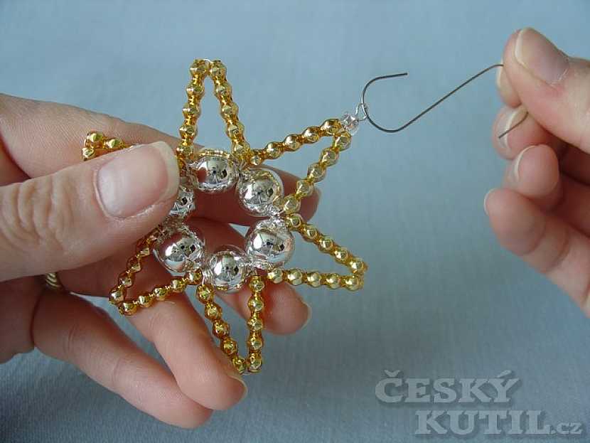 Vánoční hvězda z korálků - výroba ozdoby