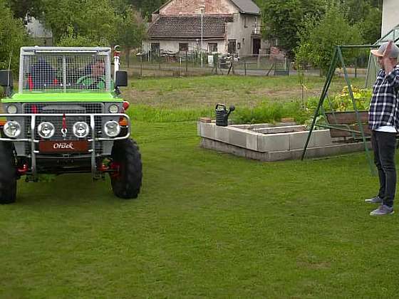 Podomácku vyrobený kříženec traktoru, motokáry a auta je naprostou špičkou domácího kutilství (zdroj: Prima DOMA MEDIA s.r.o.)