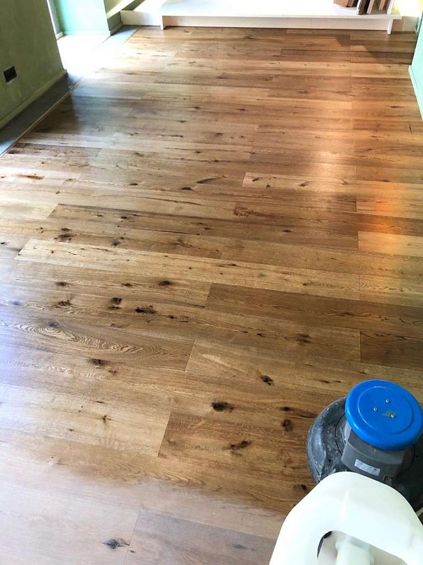 Olejování dřevěné podlahy