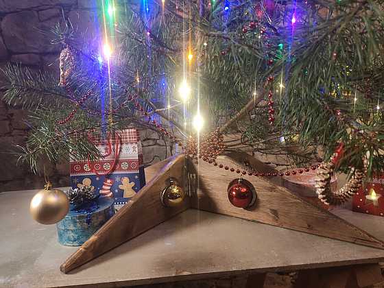 Vyrobte si skládací stojánek na vánoční stromeček (Zdroj: Prima DOMA)