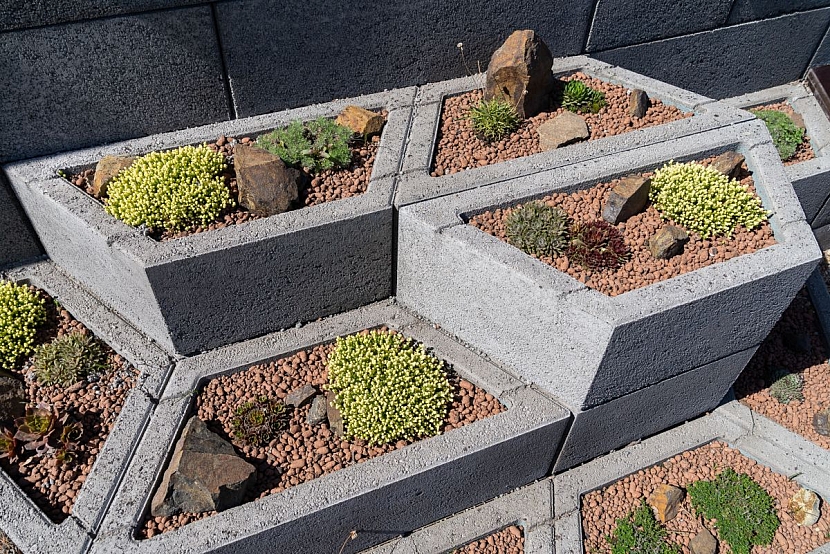 Zahrajte si a vylepšete zahradu z betonových prvků Playstone (Zdroj: Liapor)