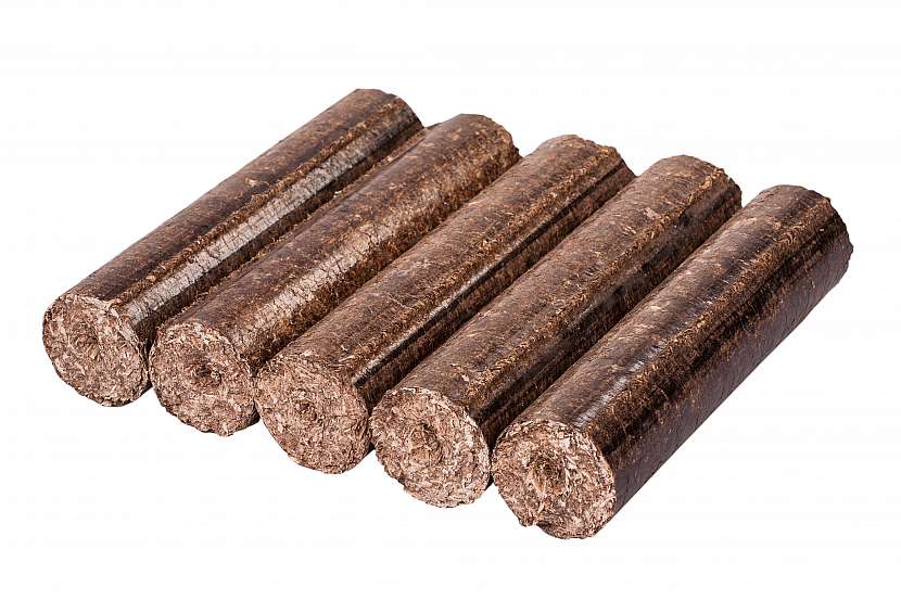 Dřevěné brikety se hodí do všech krbů, kotlů a kamen určených na topení pevnými palivy