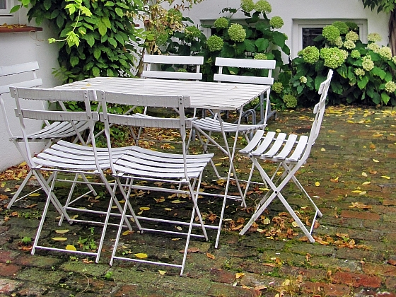 Podzimní péče o zahradní nábytek se vám vyplatí (Zdroj: Pixabay)