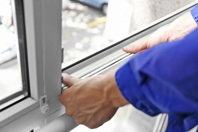 Do oken instalujte kvalitní těsnění