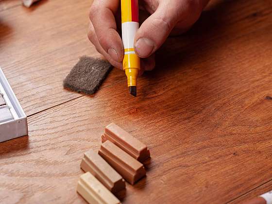 Opravné tužky se hodí na dřevo i další materiály (Zdroj: Depositphotos (https://cz.depositphotos.com))