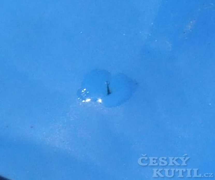 Lepidlo na měkčené plasty Ceys – lepení díry v bazénu