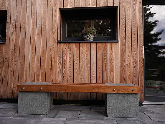 Vyrobte si stylovou a věčnou lavičku ze dřeva a betonu (Zdroj: Prima DOMA MEDIA, s.r.o.)