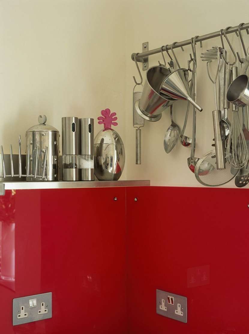 Velmi kompaktní kuchyň.