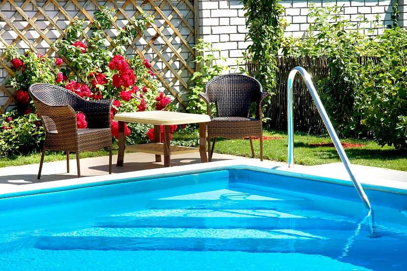 Jarní péčí o bazén si zajistíte čistou vodu po celou sezónu (Zdroj: Depositphotos.com)