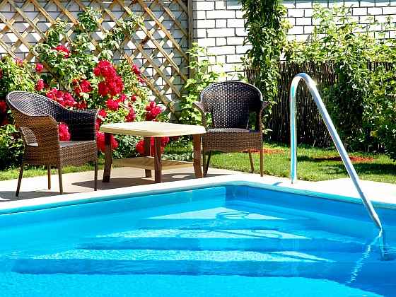 Jarní péčí o bazén si zajistíte čistou vodu po celou sezónu (Zdroj: Depositphotos.com)