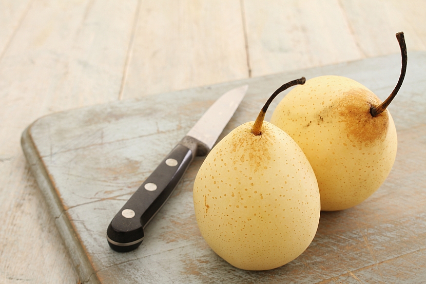 Plody nashi vypadají jako hruška, ale současně připomínají i jablka (Zdroj: Depositphotos)