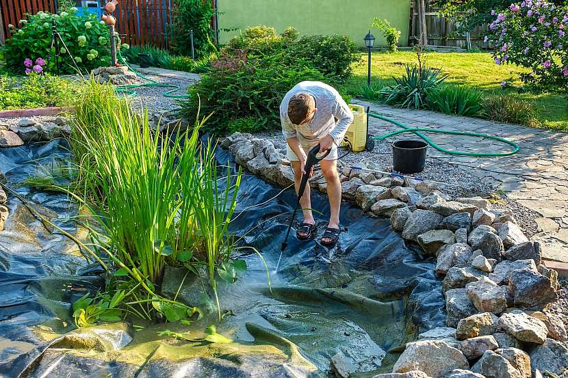 Jak na čištění zahradního jezírka? Přinášíme návod podle profesionálů