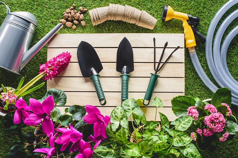 Nářadí a nástroje pro naši zahradu