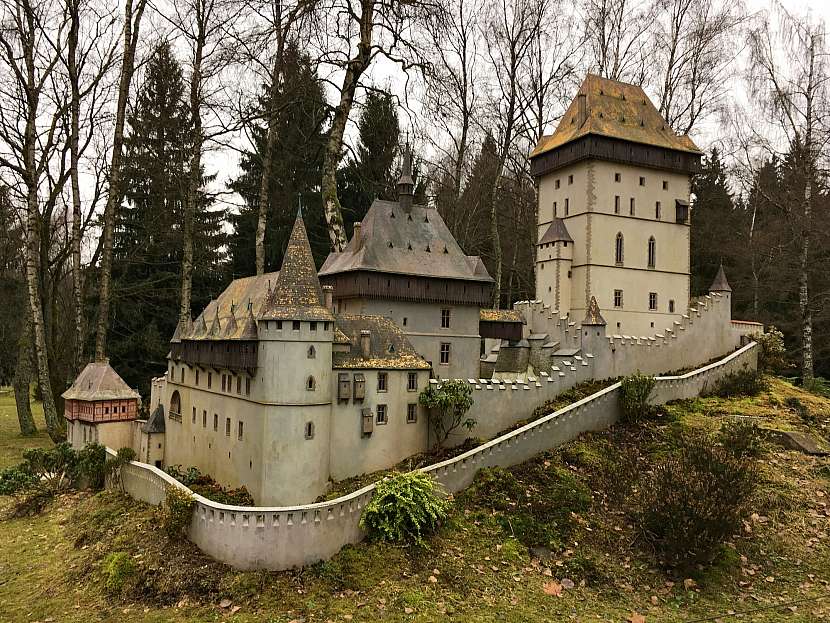 V parku Boheminium v Mariánských Lázních najdete nejen zmenšený model našeho asi nejznámějšího hradu