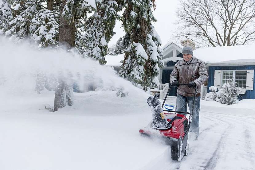 I práce se sněžnou frézou vyžaduje bezpečnostní opatření