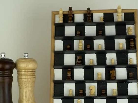 Poradíme, jak vyrobit úžasný šachovnicový obraz (Zdroj: Prima DOMA)