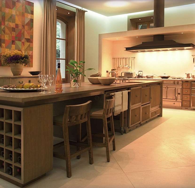 Propojení kuchyně s obývákem.